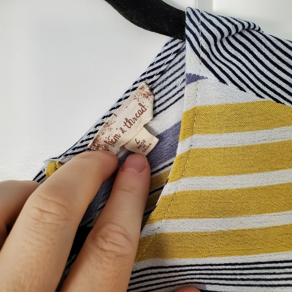 Hem & Thread Top - Picture 2 of 3